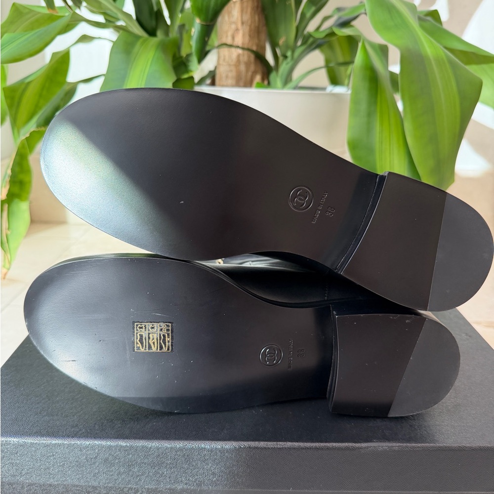 Chanel Calfskin CC Chain Logo Clover Gold Chain Charms Black Leather Boots 38 - Picture 10 of 11